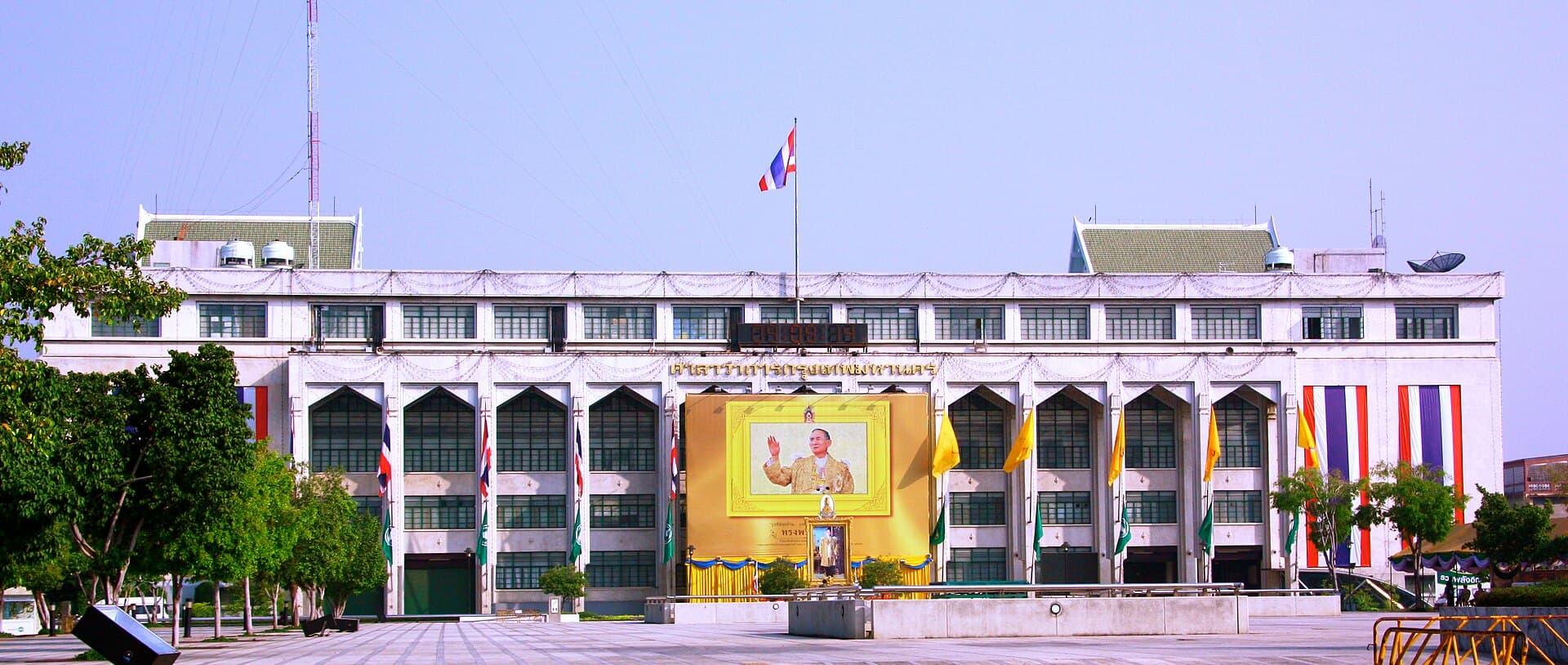 Bangkok travel planning photo showing Bangkok City Hall late 2008
