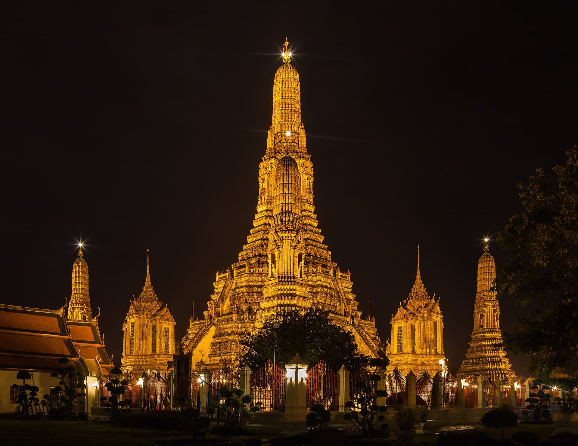Bangkok travel planning photo showing Wat Arun, a temple situated in the city of Bangkok