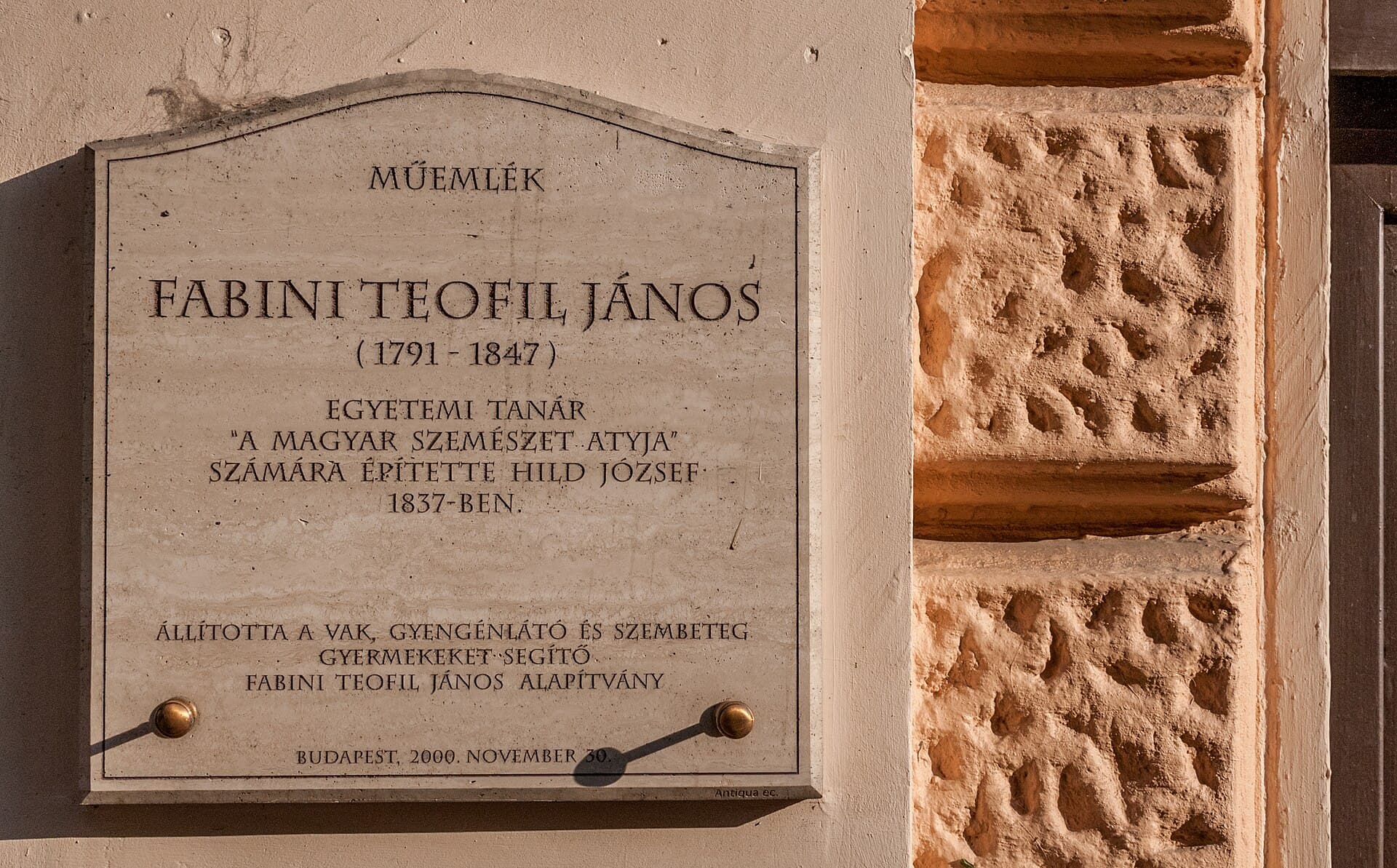 Budapest travel planning photo showing Plaque of János Teofil Fabini in Budapest District V, Zrínyi utca 9