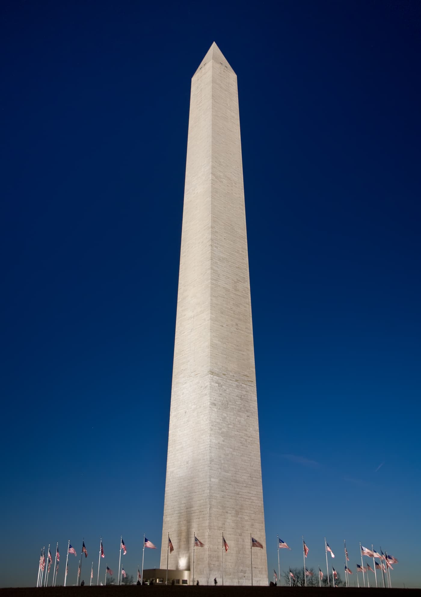 Washington DC travel planning photo showing El Monumento a Washington al atardecer